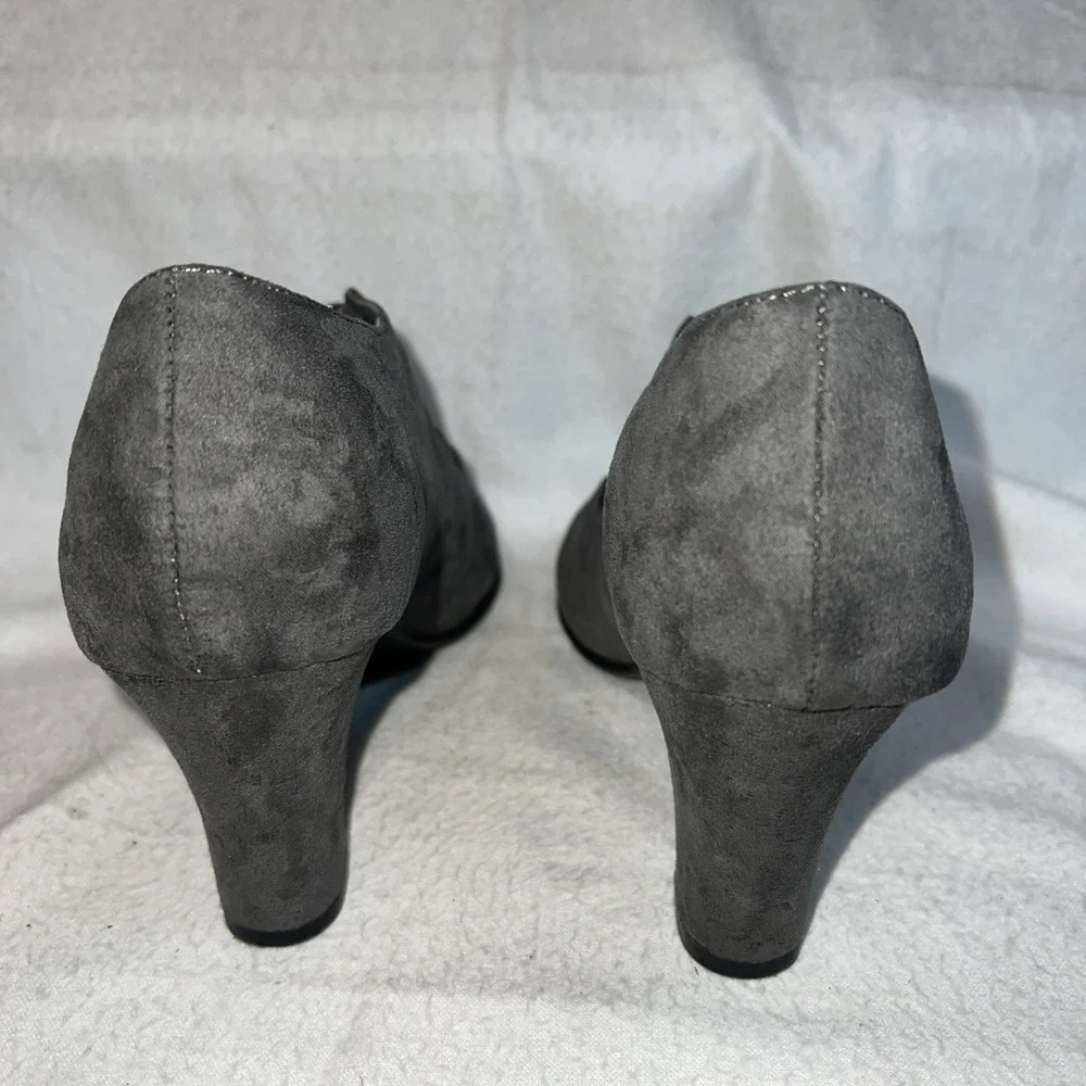 Aerosoles Head Role Grey Faux Suede Cutout Shootie Block Heel Pumps Womens 8.5M‎